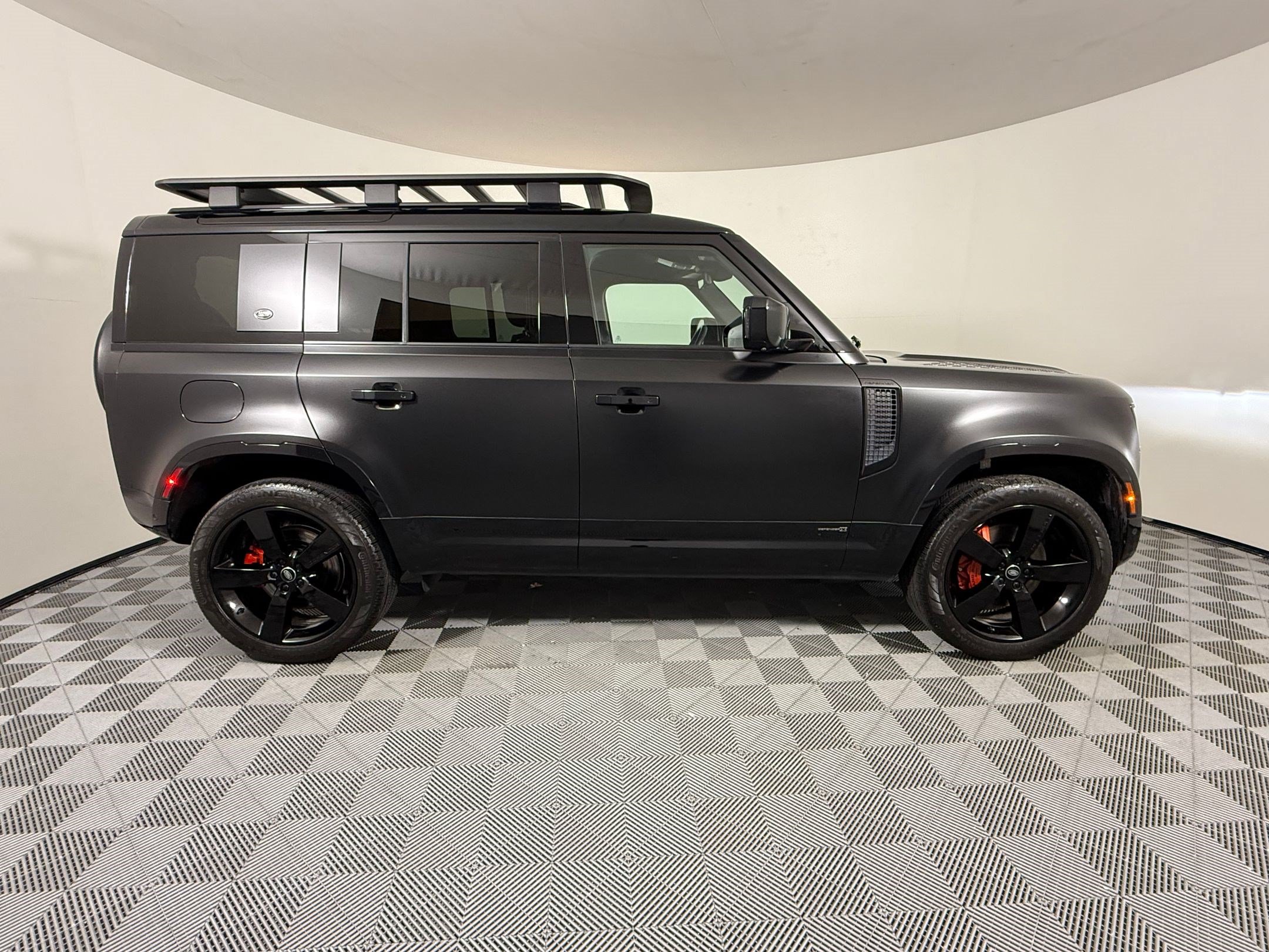 Used 2024 Land Rover Defender 110 X AWD/4WD image 8