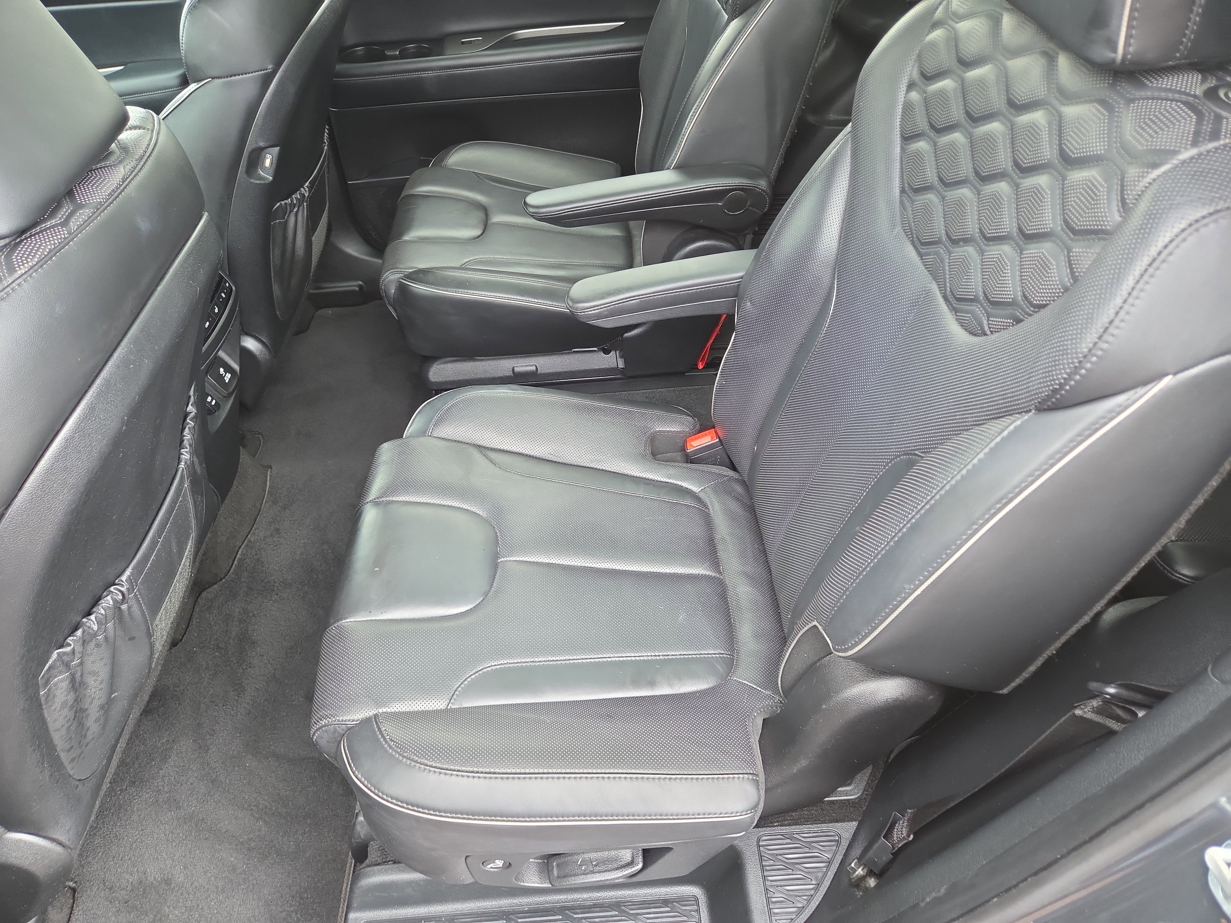 Used 2021 Hyundai Palisade Limited w/ Cargo Package AWD/4WD image 19