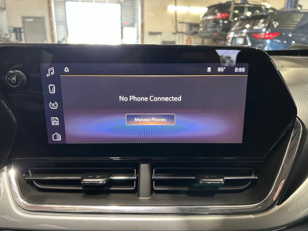 Used 2025 Chevrolet Trax LT FWD image 25