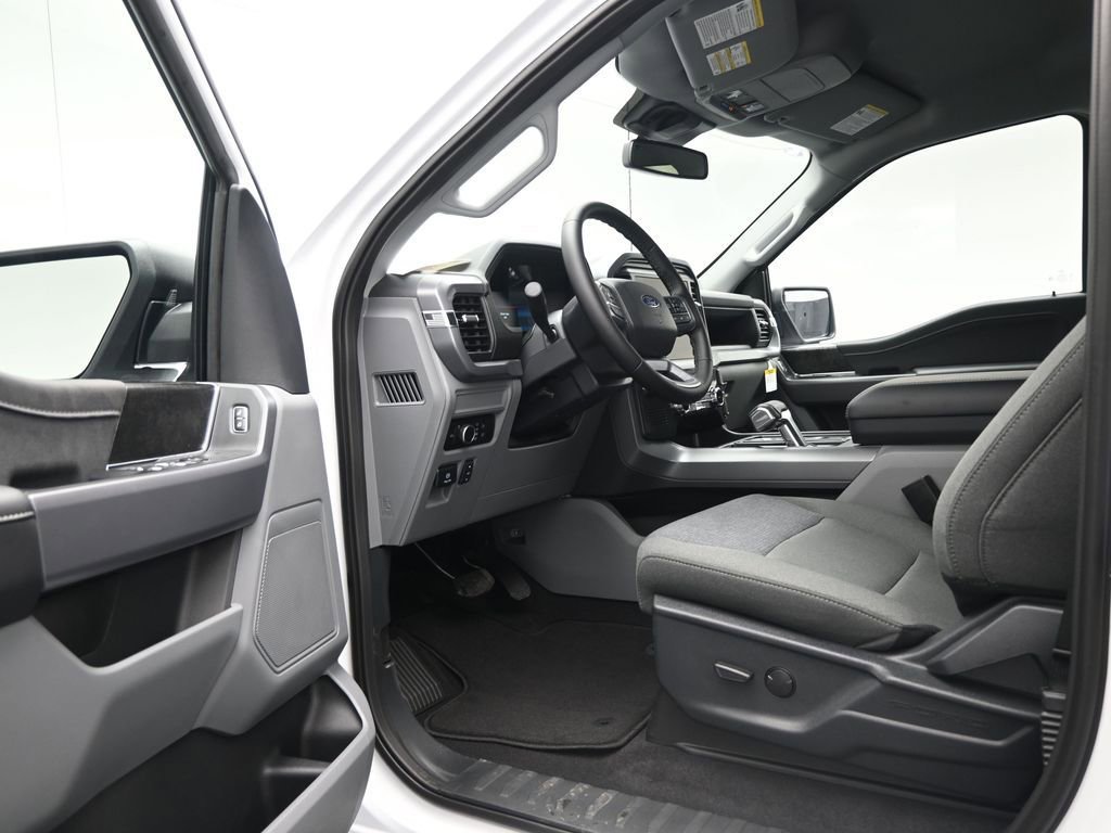 New 2025 Ford F150 Lightning XLT image 8