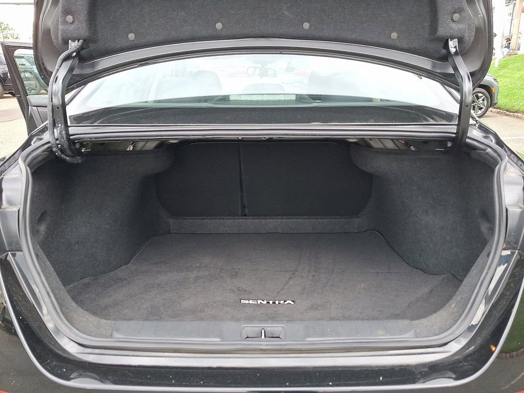 Used 2025 Nissan Sentra SR FWD image 28