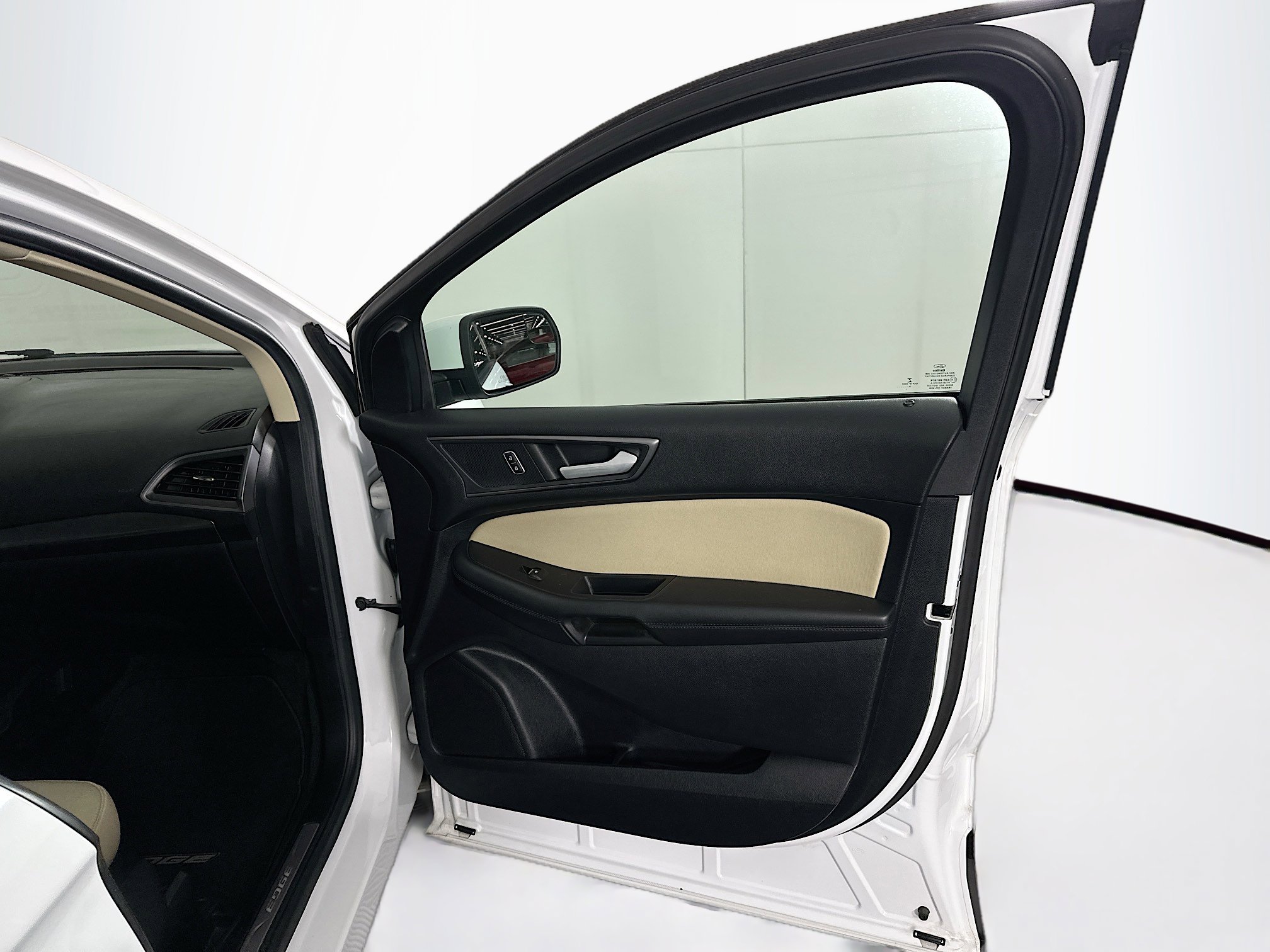 Used 2018 Ford Edge SE FWD image 30