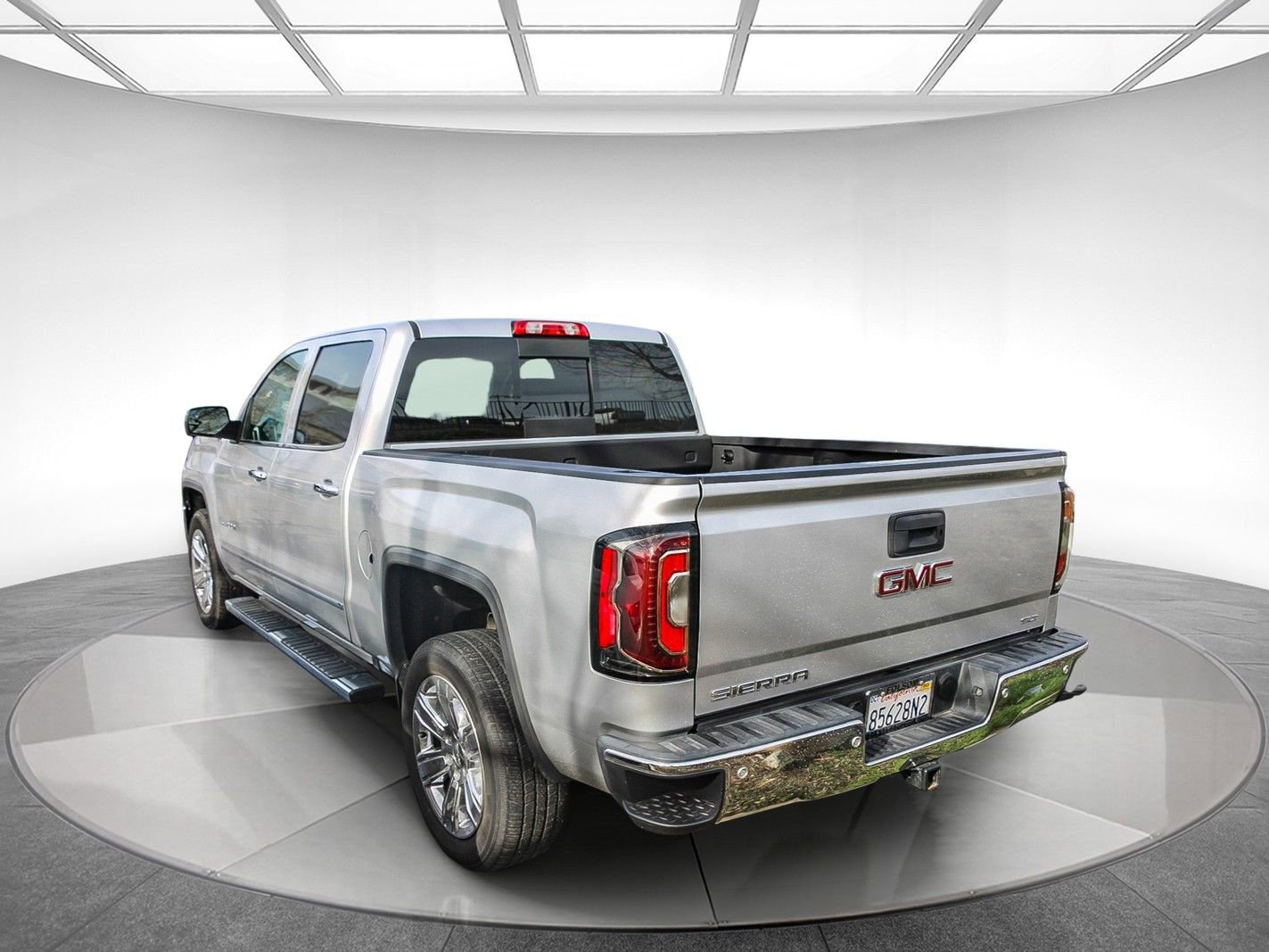 Used 2018 GMC Sierra 1500 SLT image 2
