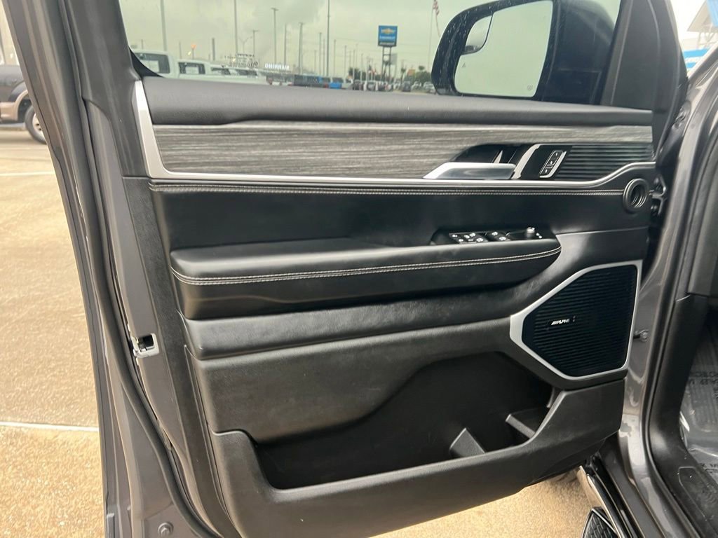 Used 2022 Jeep Wagoneer Series II w/ Premium Group I AWD/4WD image 16