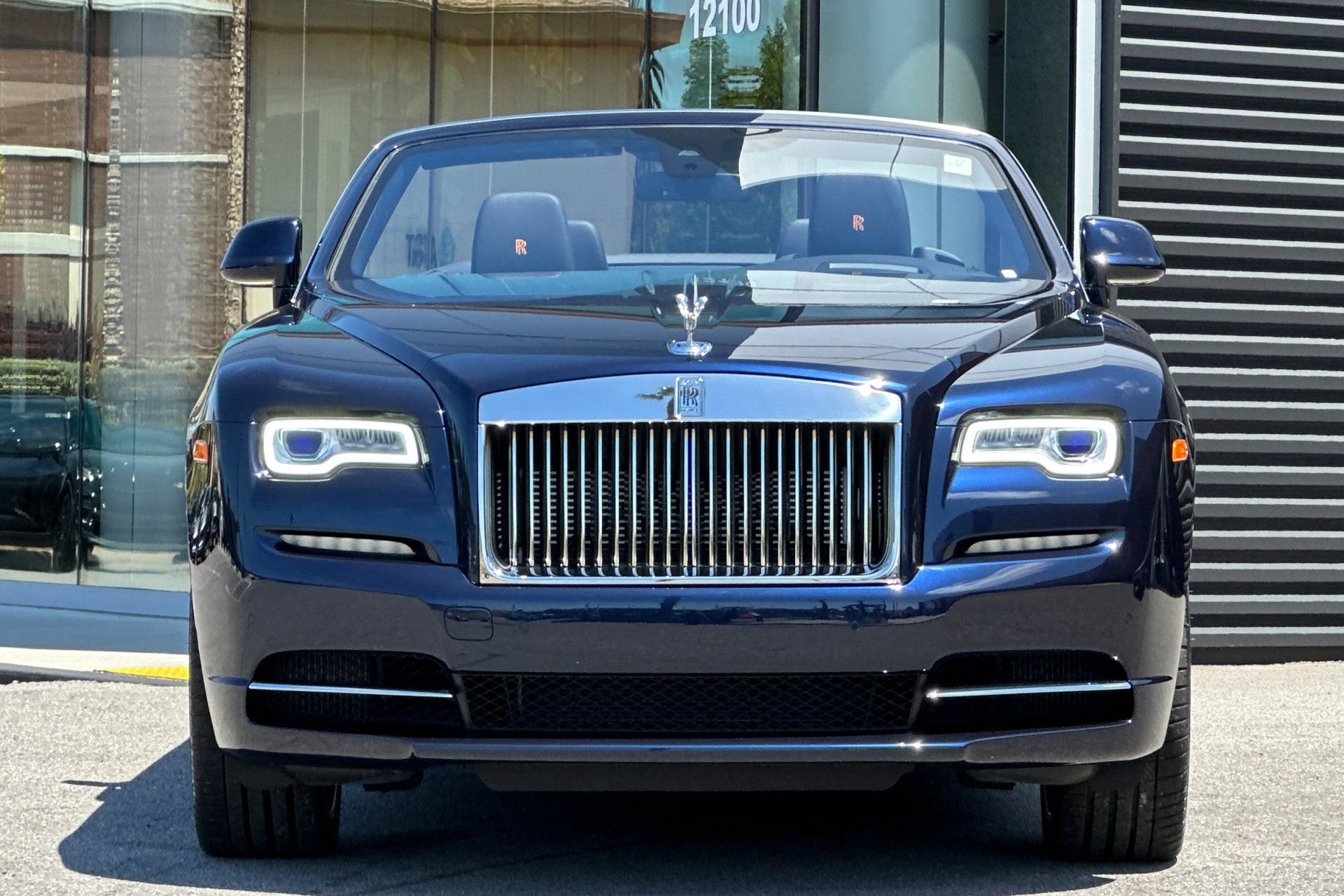 Used 2019 Rolls-Royce Dawn RWD image 11