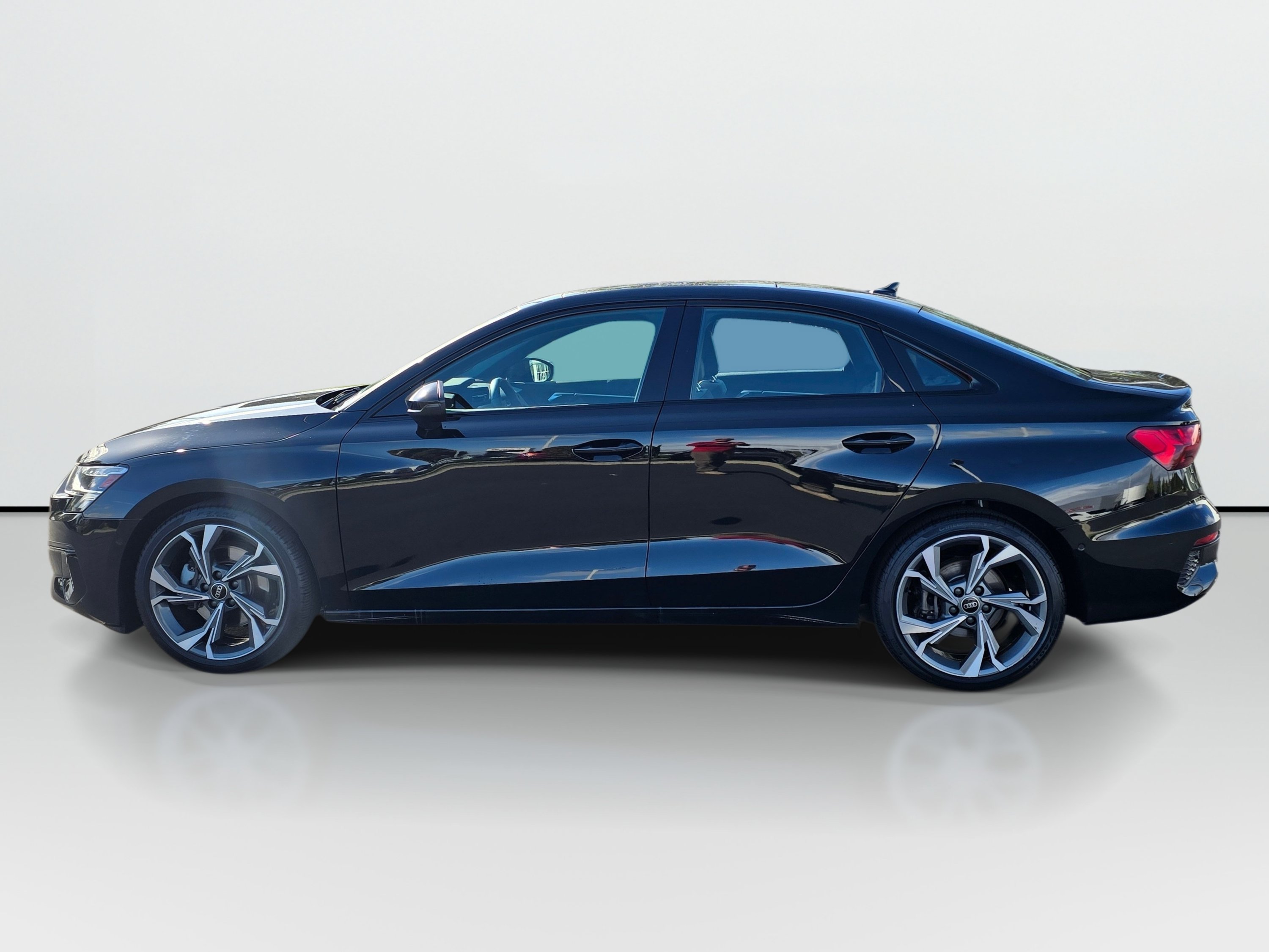 Used 2023 Audi A3 2.0T Premium Plus w/ Premium Plus Package AWD/4WD image 2