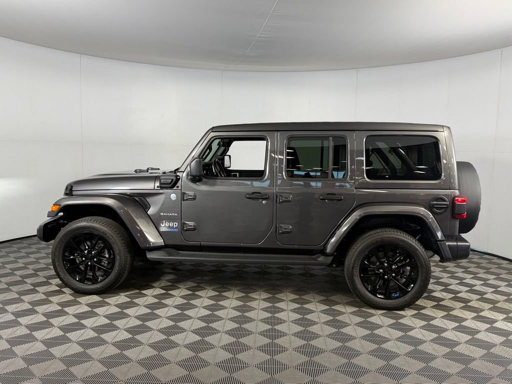 Used 2022 Jeep Wrangler Unlimited Sahara w/ Safety Group image 11