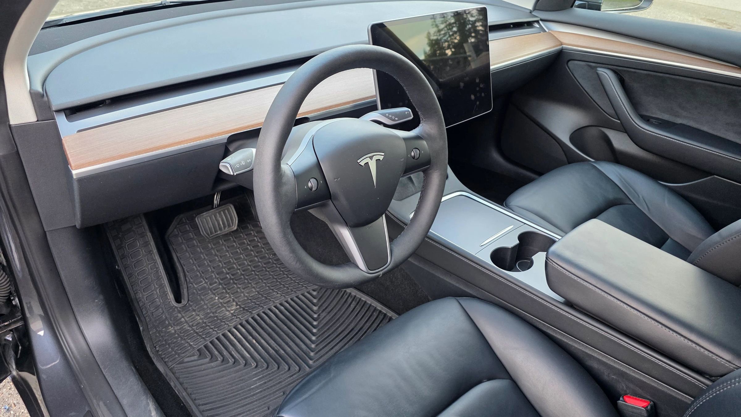 Used 2023 Tesla Model 3 Standard Range image 9