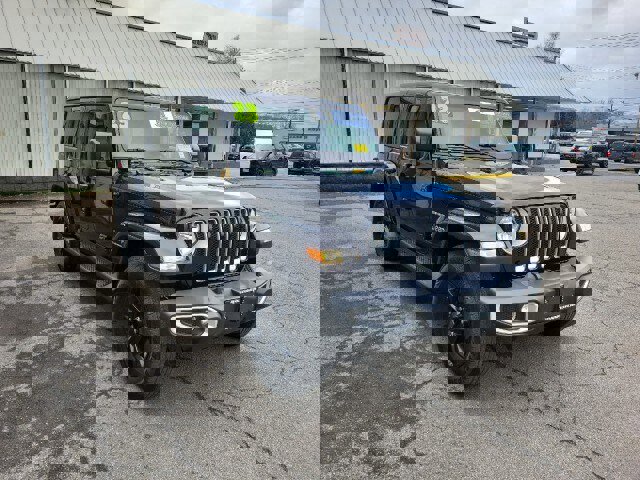 Used 2023 Jeep Wrangler Unlimited Sahara w/ Cold Weather Group image 5