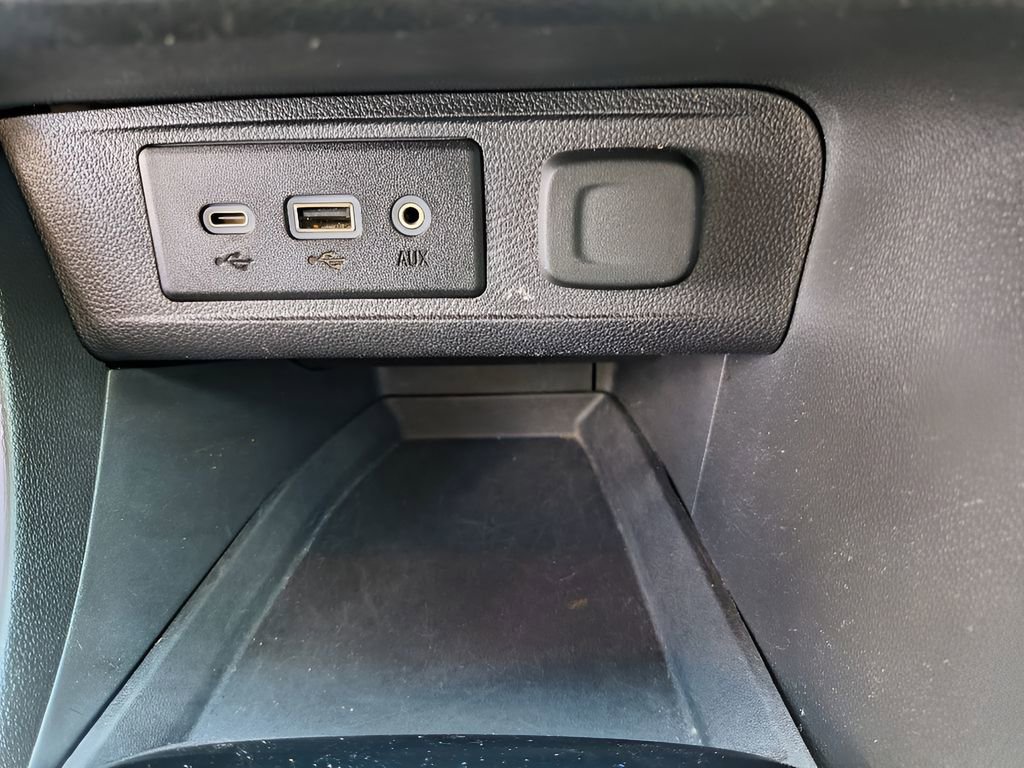 Used 2021 Buick Encore GX Preferred w/ Cold Weather Comfort Package image 19