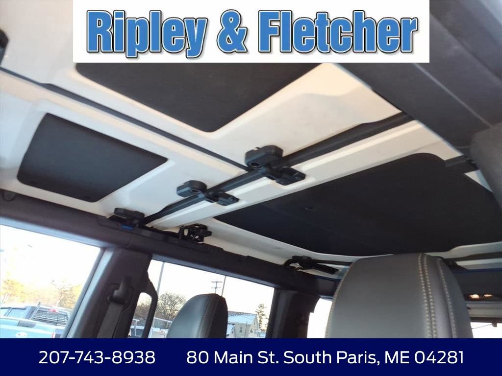 Used 2025 Ford Bronco Badlands image 15