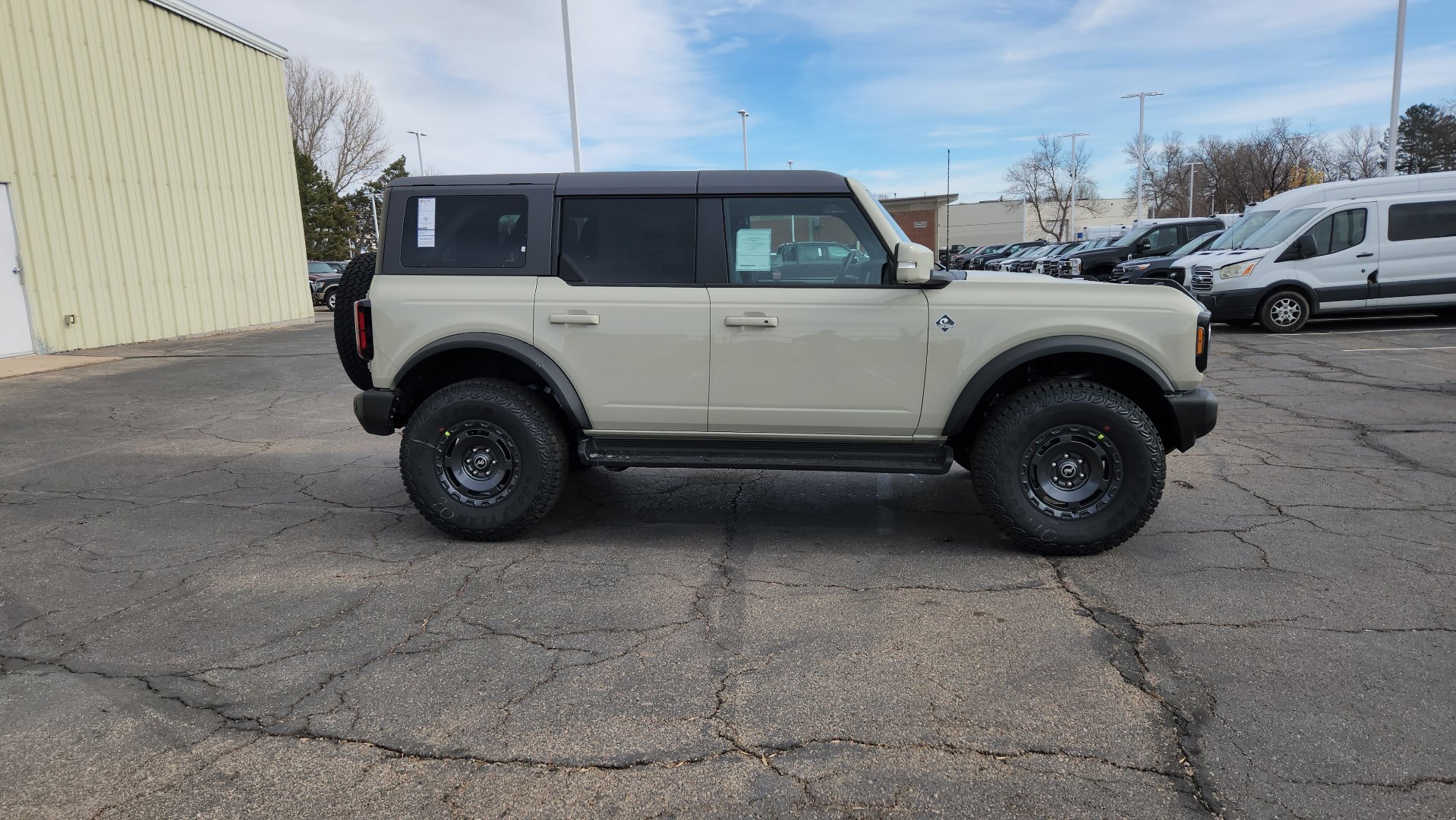 New 2025 Ford Bronco Outer Banks w/ Sasquatch Package image 16