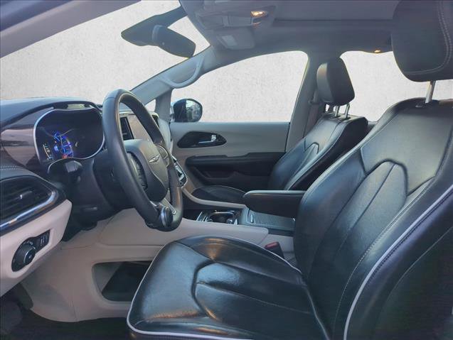 Used 2023 Chrysler Pacifica Limited image 13