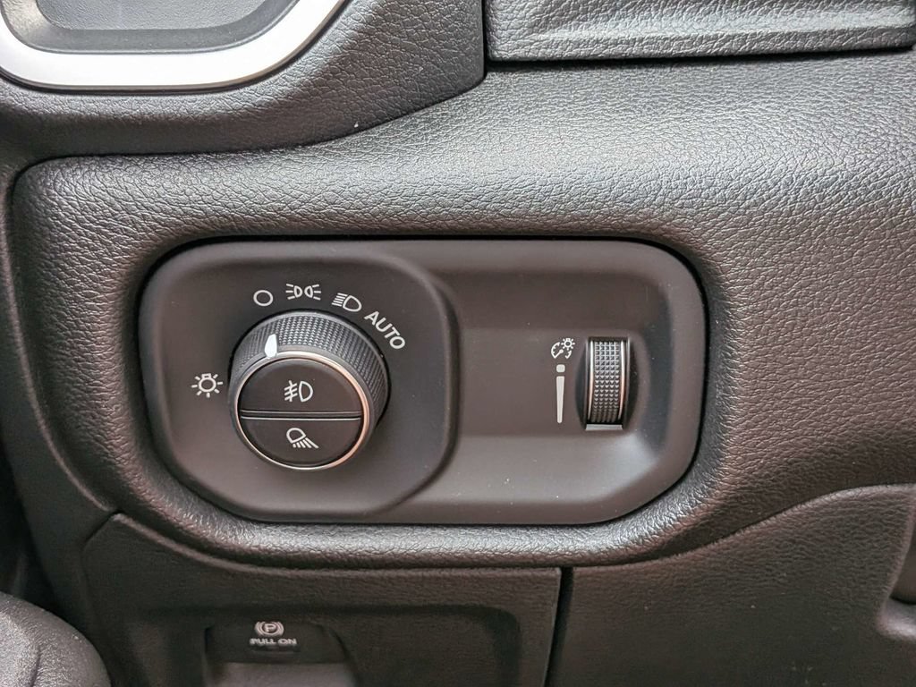 New 2026 RAM 1500 Express AWD/4WD image 31
