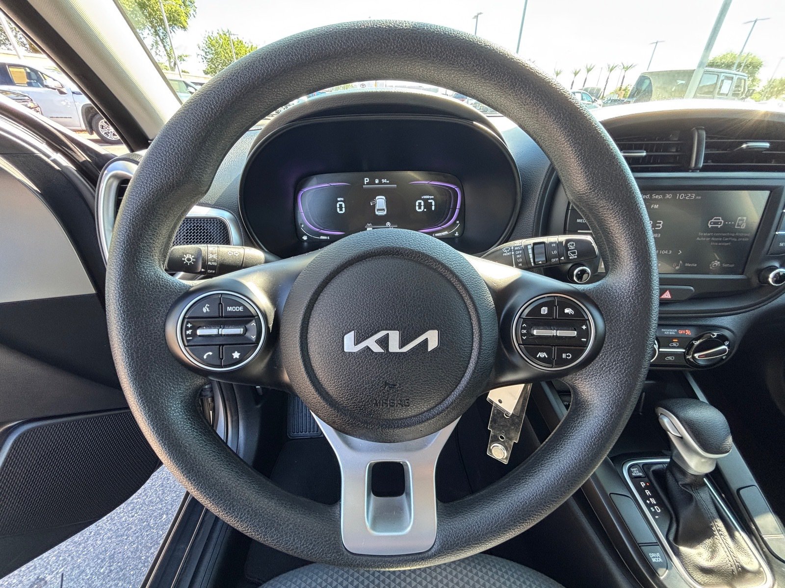Used 2025 Kia Soul LX w/ LX Technology Package FWD image 12