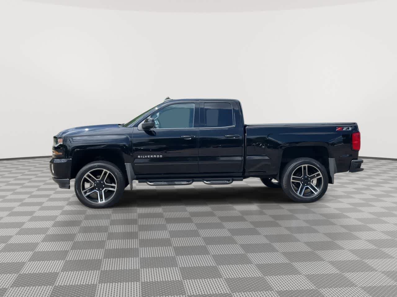 Used 2018 Chevrolet Silverado 1500 LT w/ All Star Edition AWD/4WD image 5