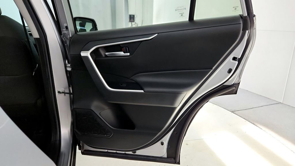 Used 2022 Toyota RAV4 XLE AWD/4WD image 19