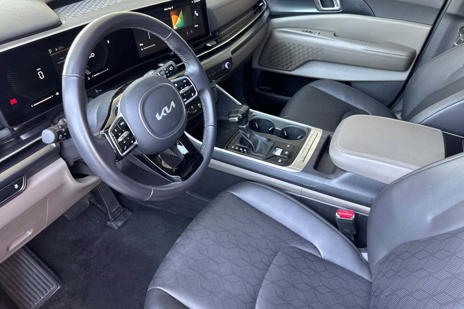 Used 2026 Kia Carnival FWD image 4