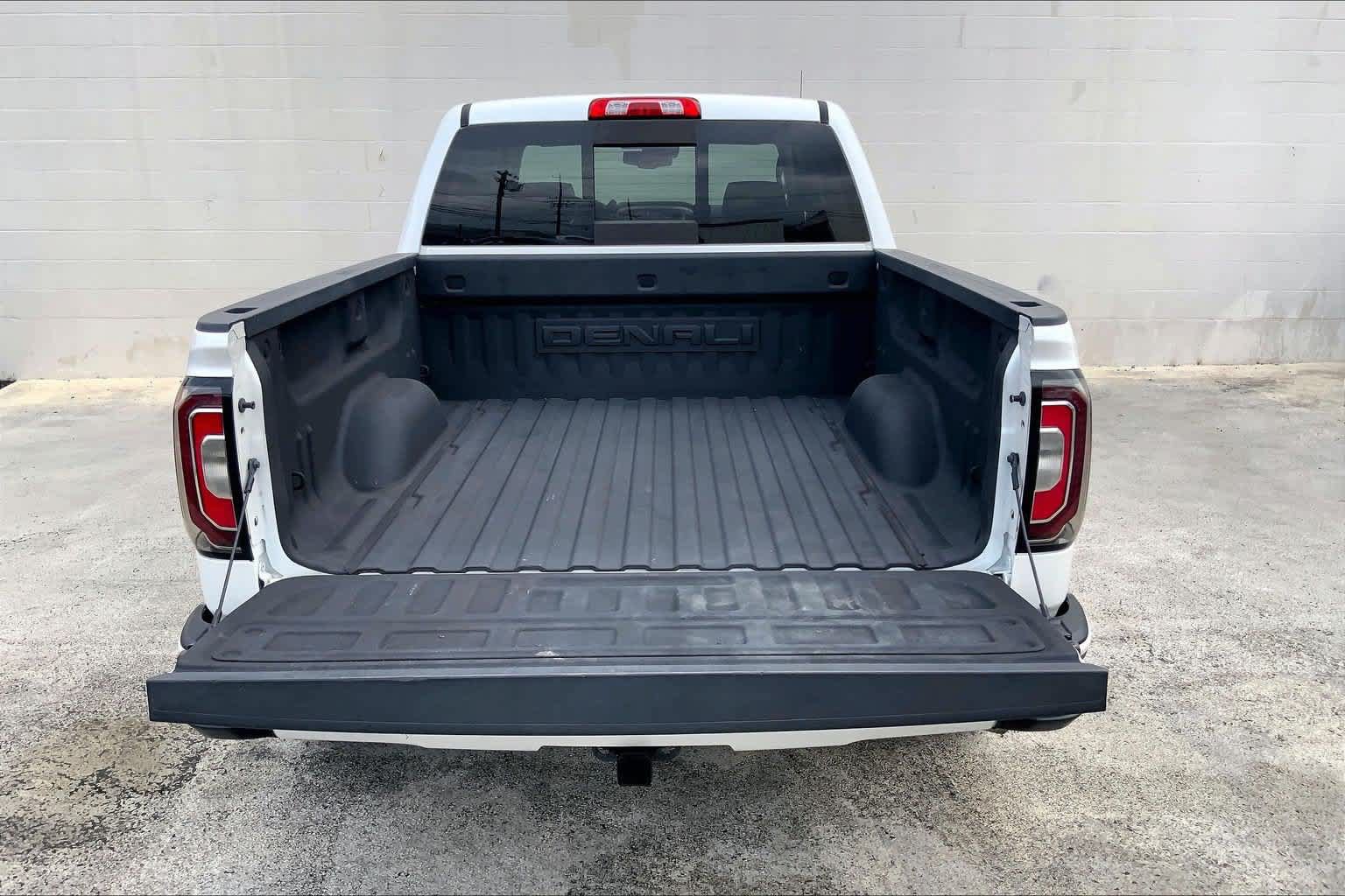 Used 2018 GMC Sierra 1500 Denali AWD/4WD image 18