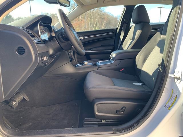 Used 2023 Chrysler 300 Touring w/ Sport Appearance Package image 39