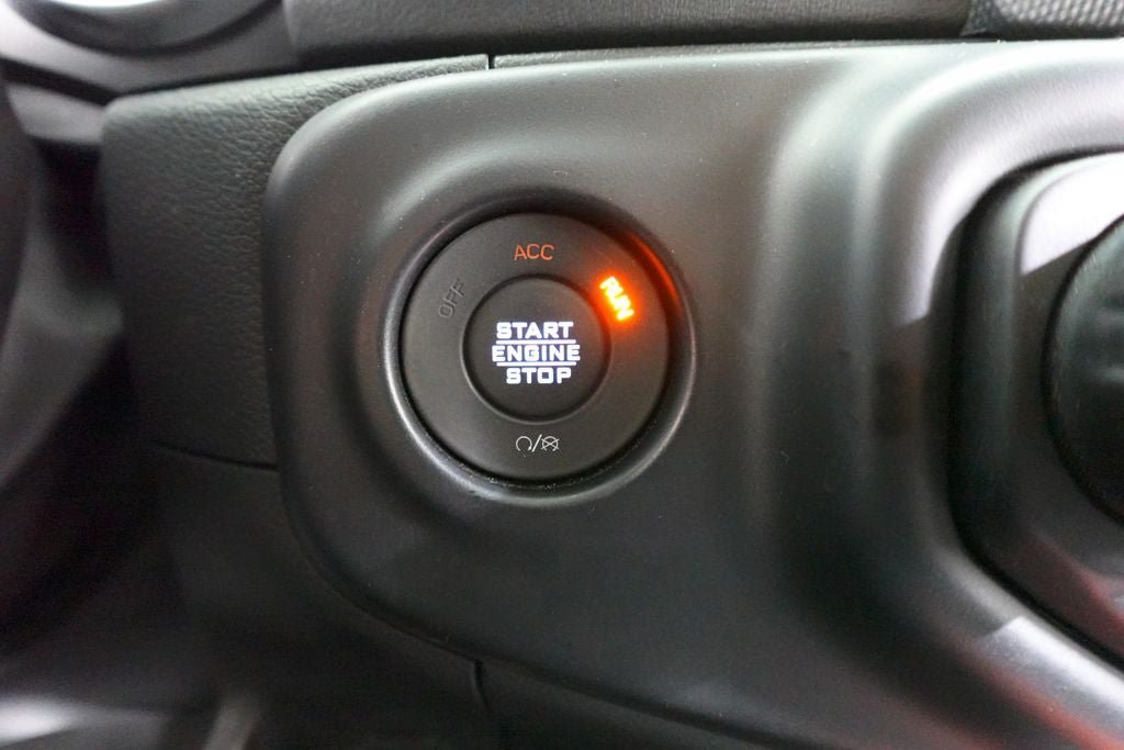 Used 2023 Jeep Wrangler Unlimited Sahara AWD/4WD image 23
