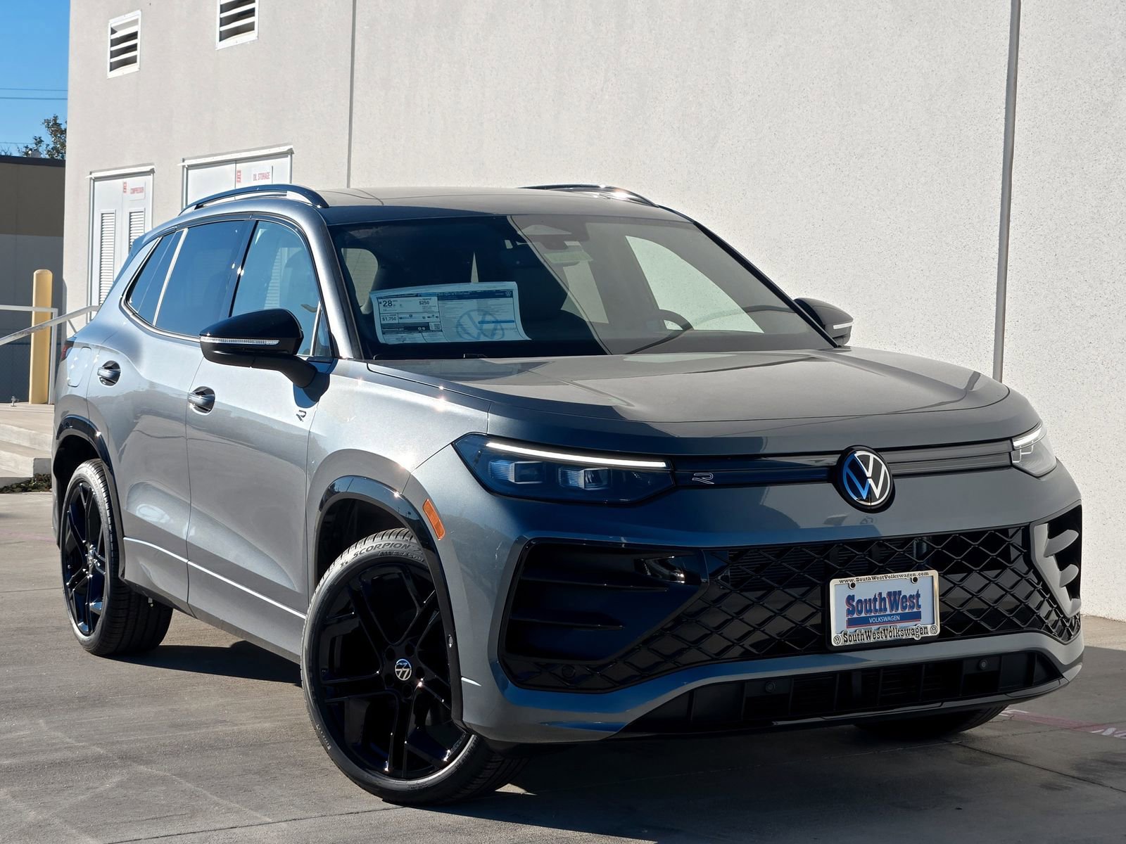 New 2026 Volkswagen Tiguan SE R-Line image 2