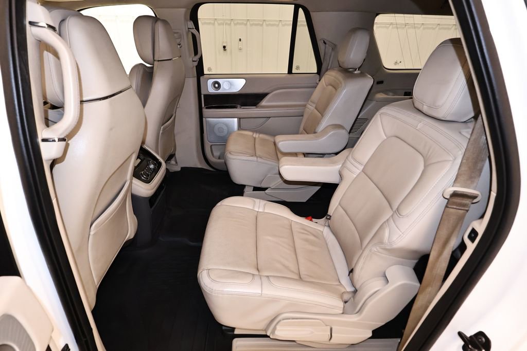 Used 2020 Lincoln Navigator L Reserve w/ Luxury Package AWD/4WD image 10
