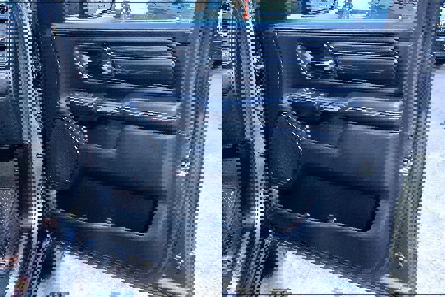 Used 2022 RAM 1500 Limited w/ Body-Colour Bumper Group image 29