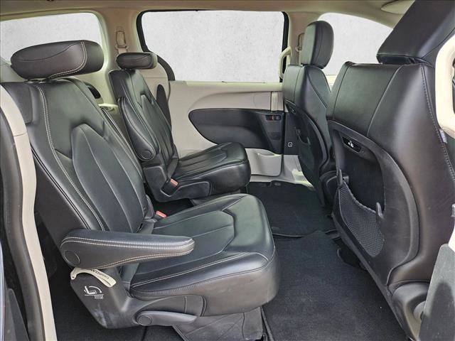 Used 2023 Chrysler Pacifica Touring-L FWD image 24
