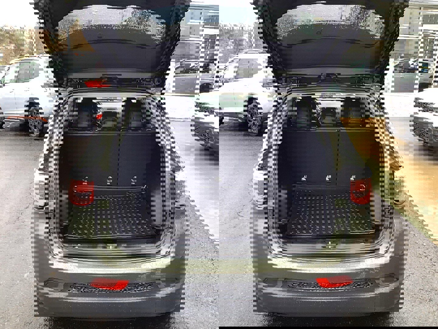 Certified 2018 Jeep Compass Latitude w/ Cold Weather Group image 5