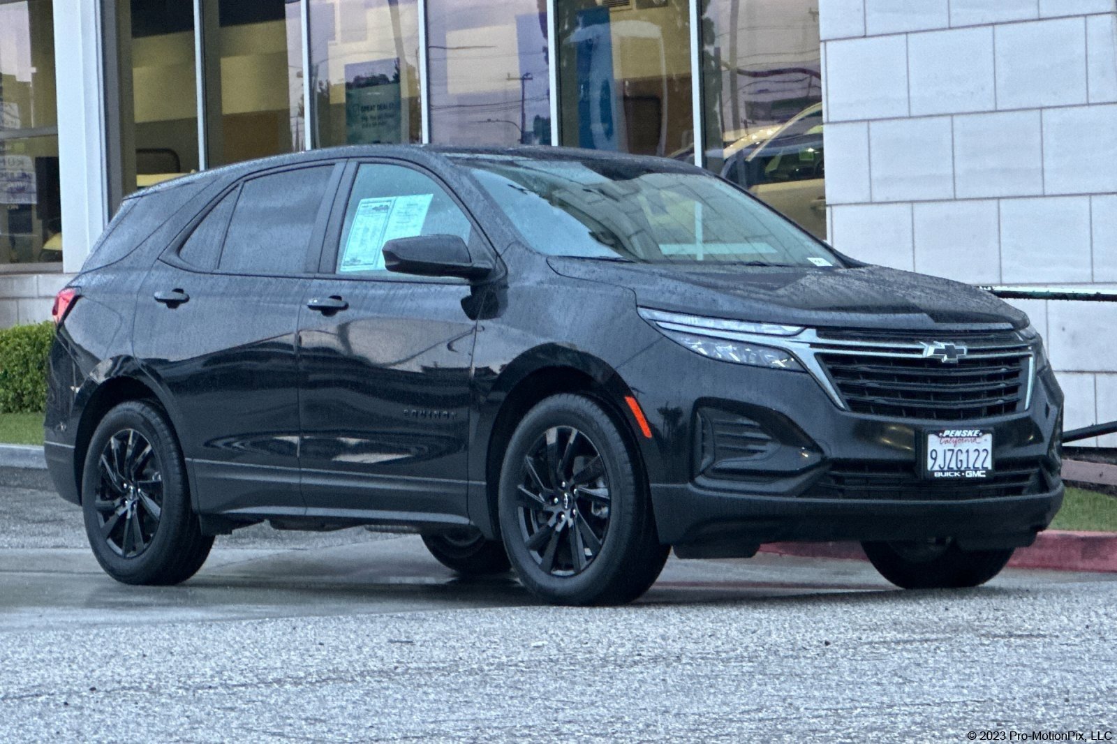 Used 2024 Chevrolet Equinox LS w/ LS Convenience Package image 1