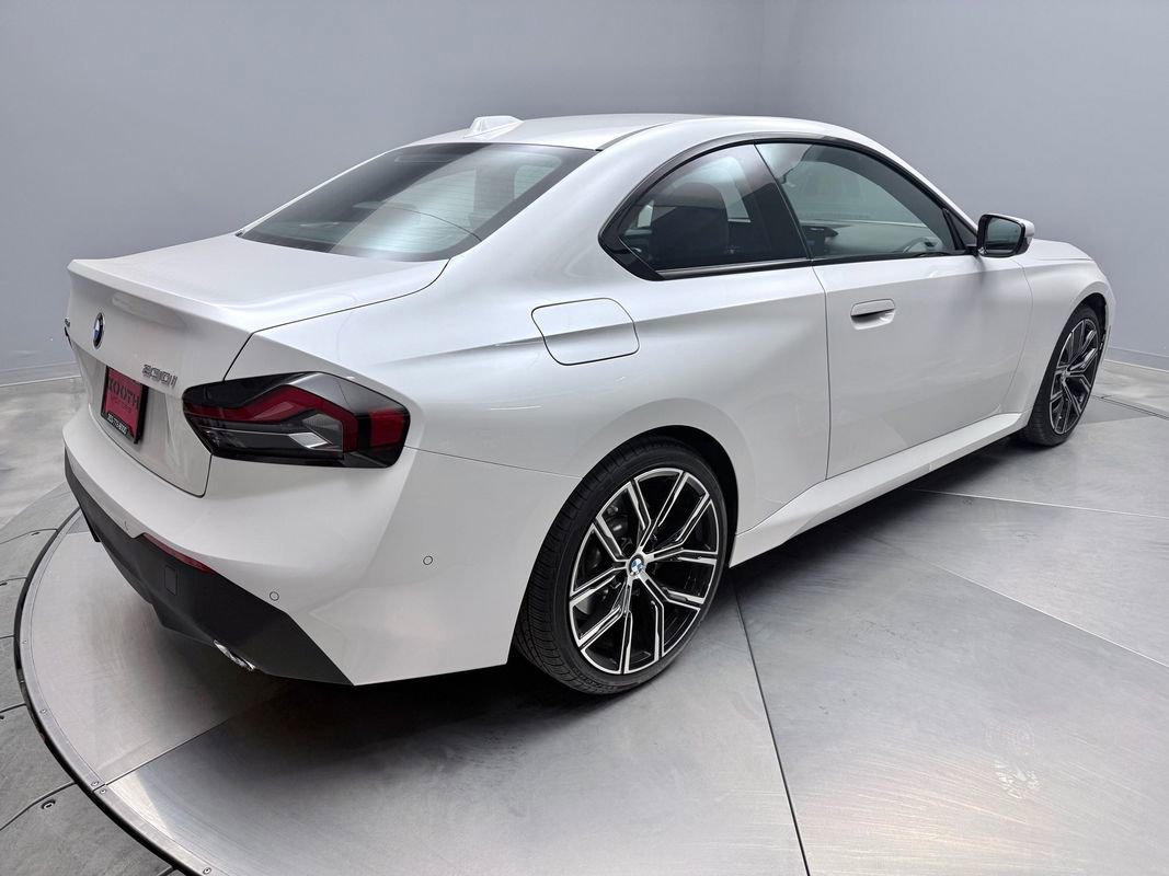 Used 2023 BMW 230i xDrive Coupe w/ Premium Package image 5