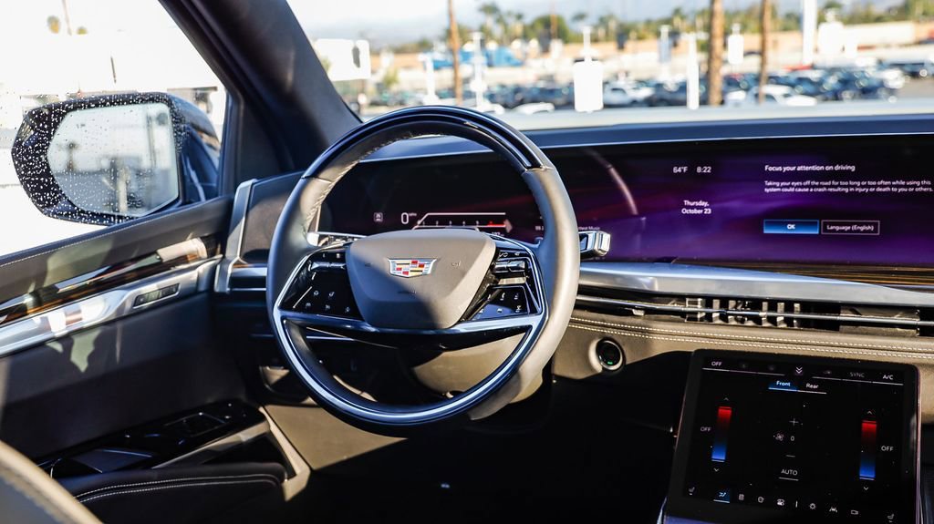 Used 2025 Cadillac Escalade Premium Luxury image 16