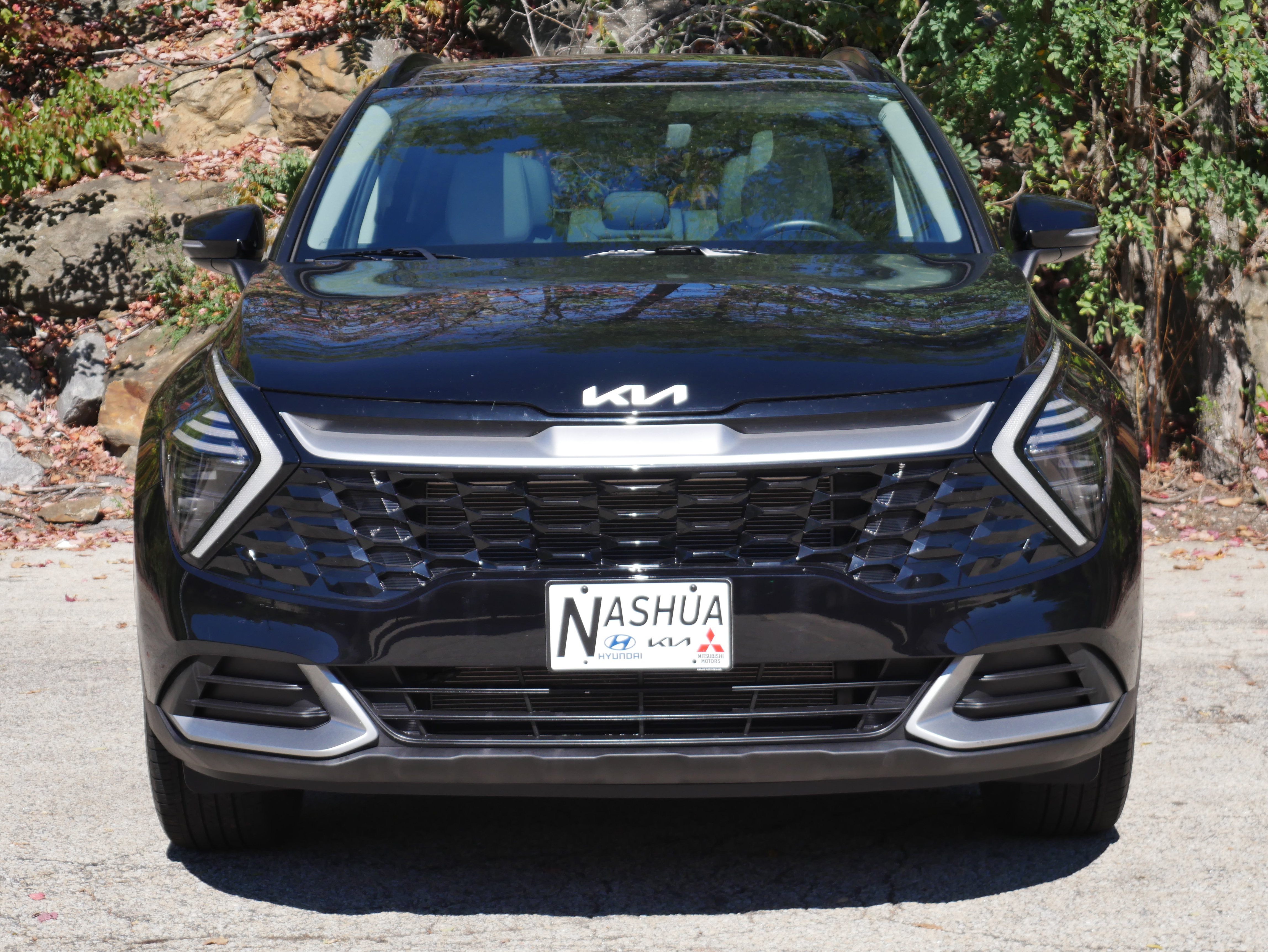 Certified 2025 Kia Sportage EX w/ Premium Package AWD/4WD image 2