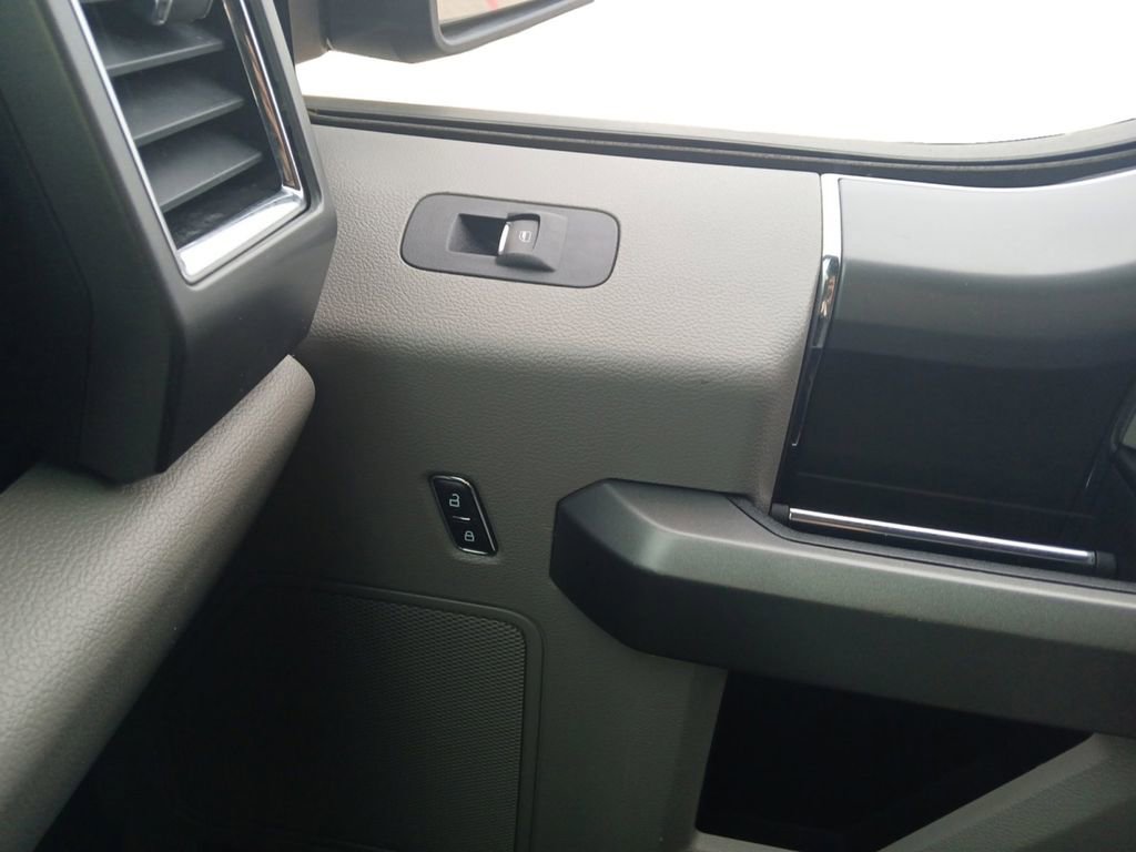 Used 2016 Ford F150 XLT w/ Equipment Group 302A Luxury image 10