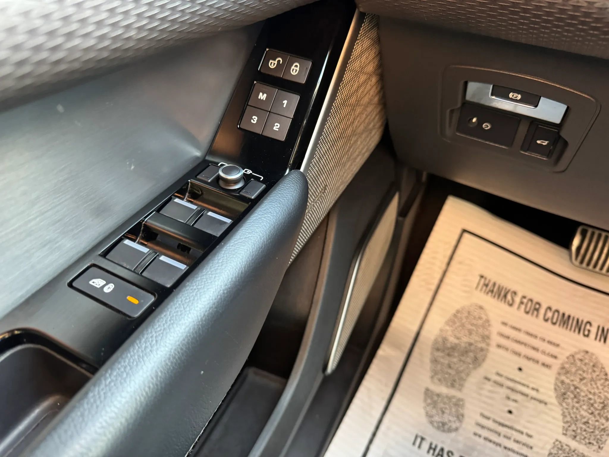 Used 2019 Land Rover Range Rover Velar R-Dynamic SE AWD/4WD image 29