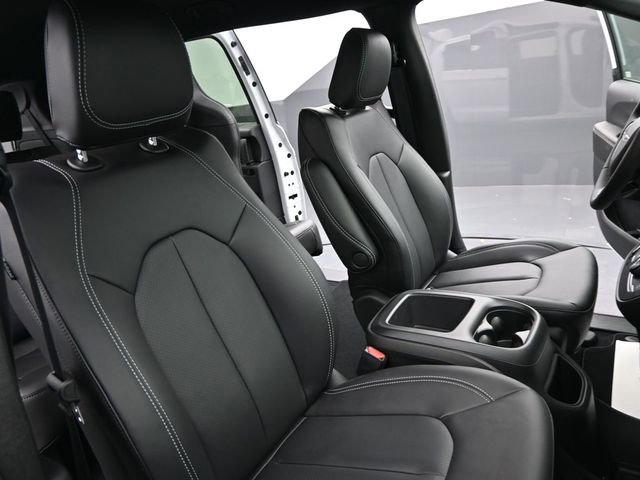 New 2026 Chrysler Voyager LX FWD image 24