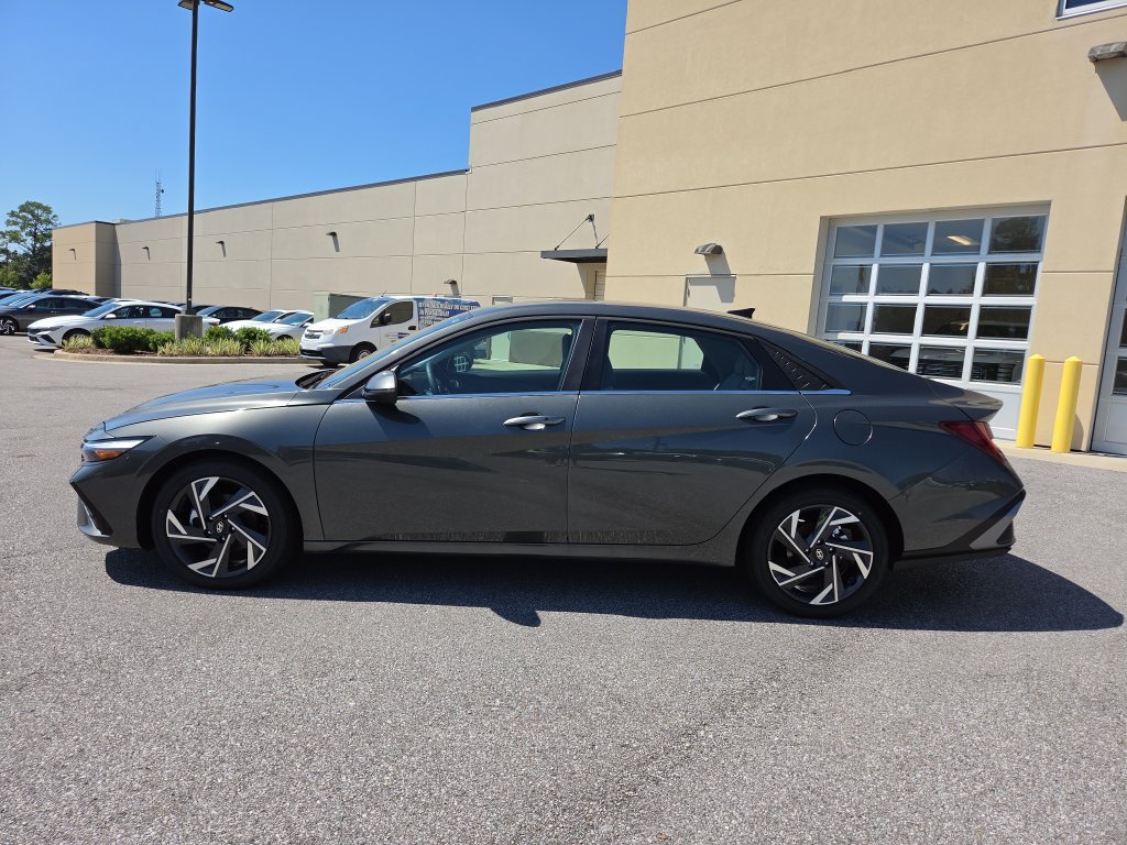New 2026 Hyundai Elantra Limited FWD image 5