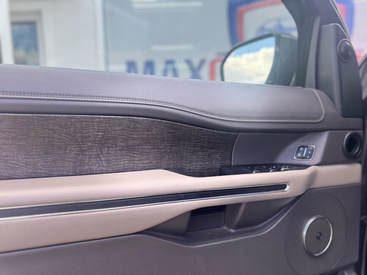 Used 2020 Ford Expedition Limited image 35