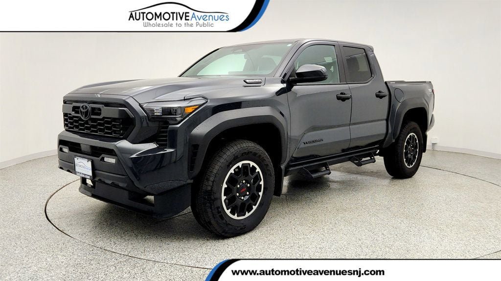 Used 2025 Toyota Tacoma TRD Off-Road AWD/4WD image 1