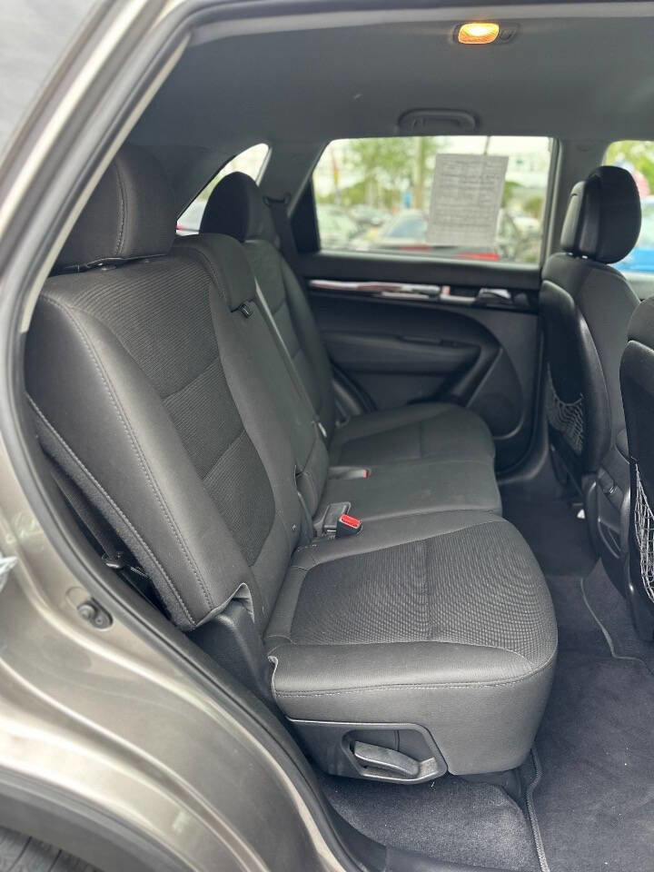 Used 2015 Kia Sorento LX image 27