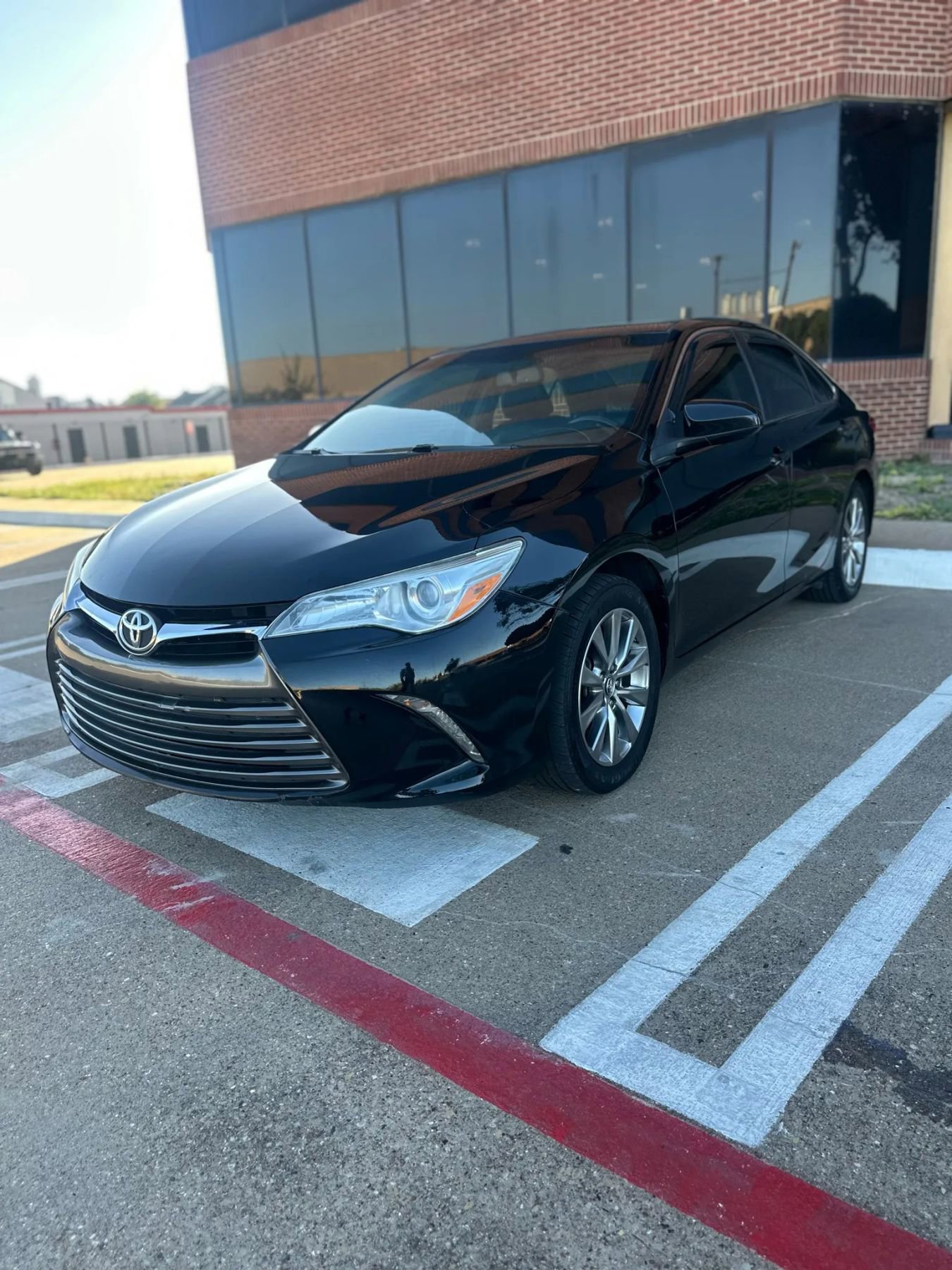 Used 2017 Toyota Camry XLE w/ Moonroof Package image 5