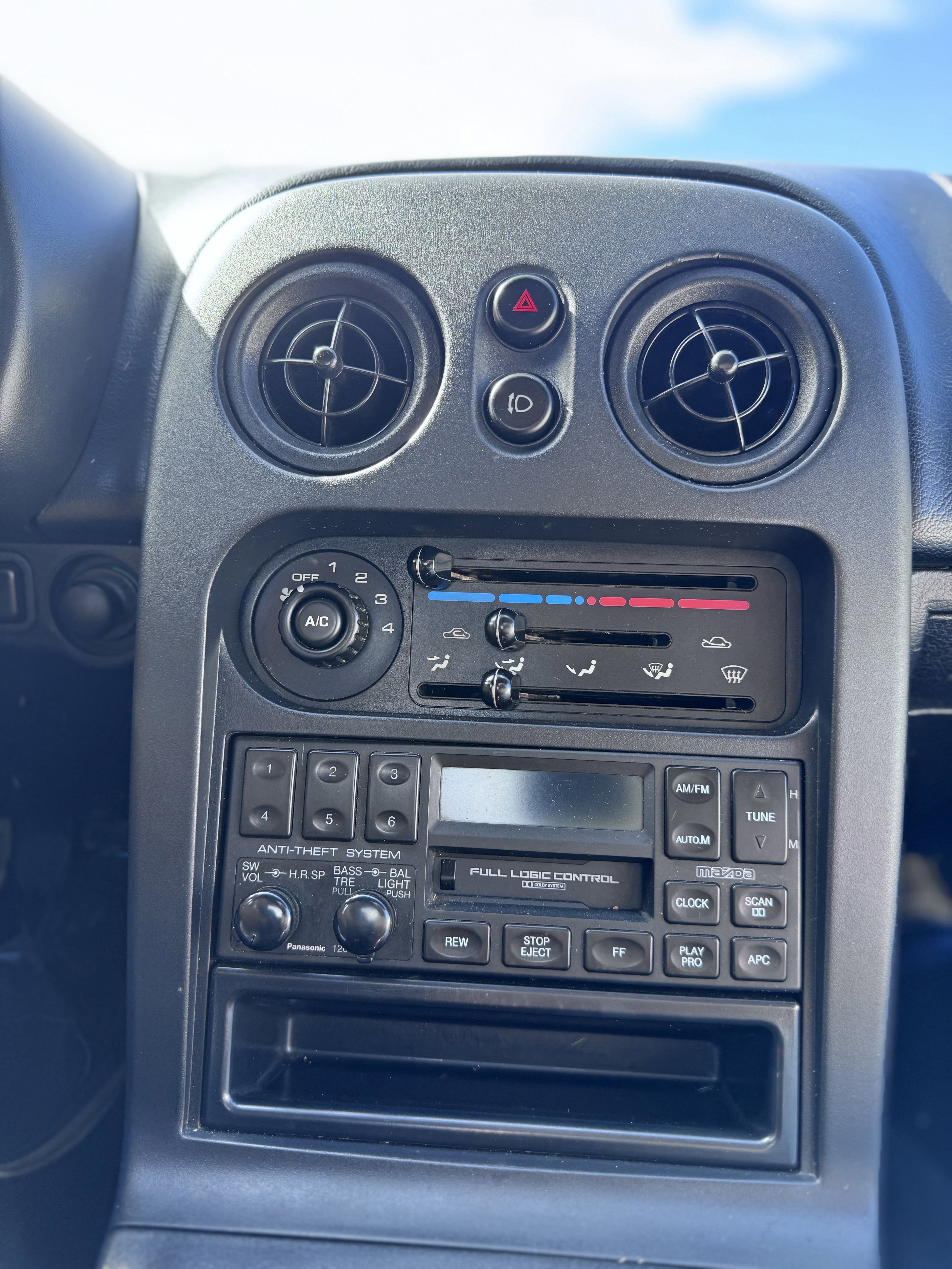 Used 1996 MAZDA MX-5 Miata image 59