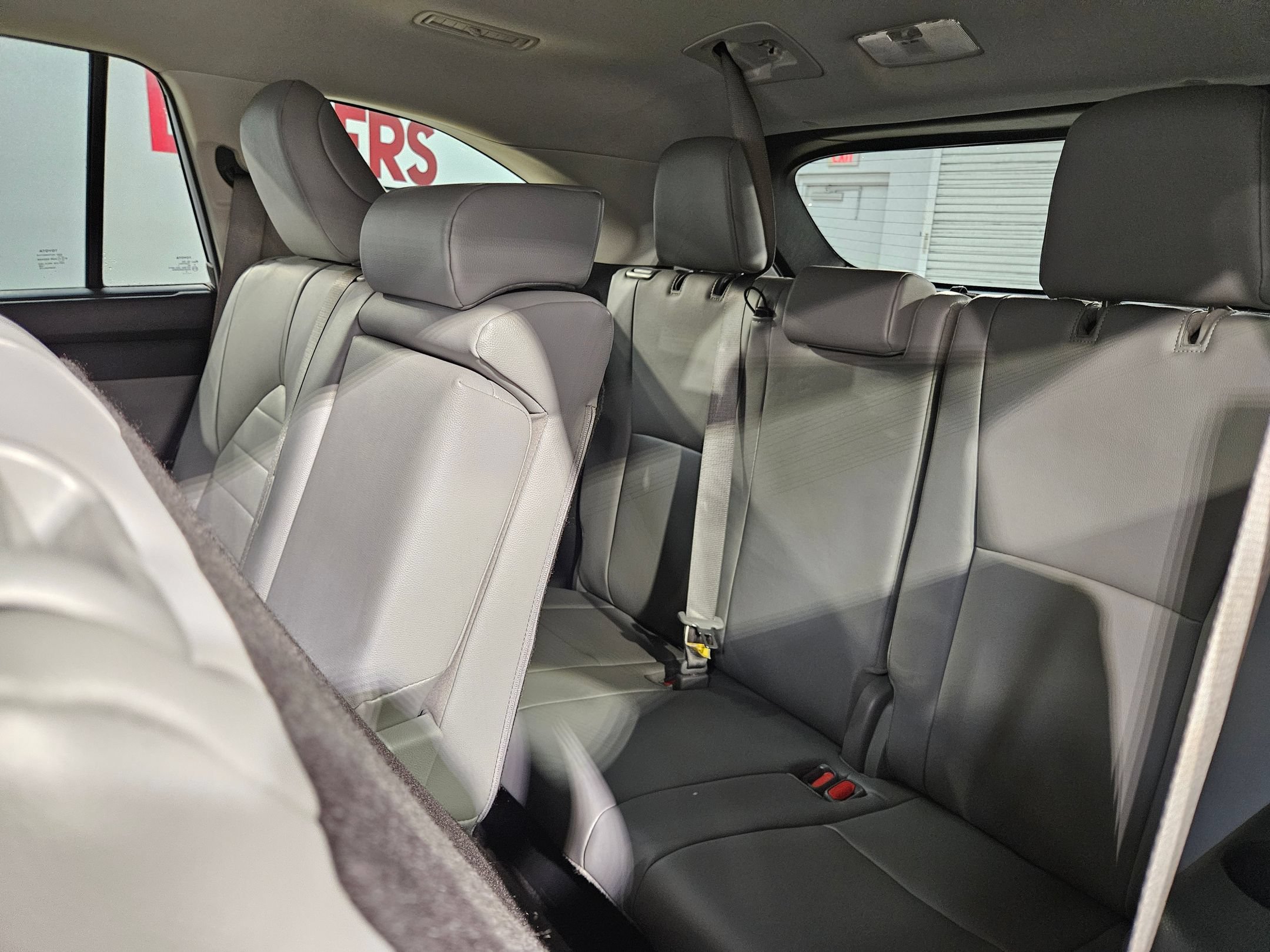 Used 2021 Toyota Highlander XLE FWD image 38