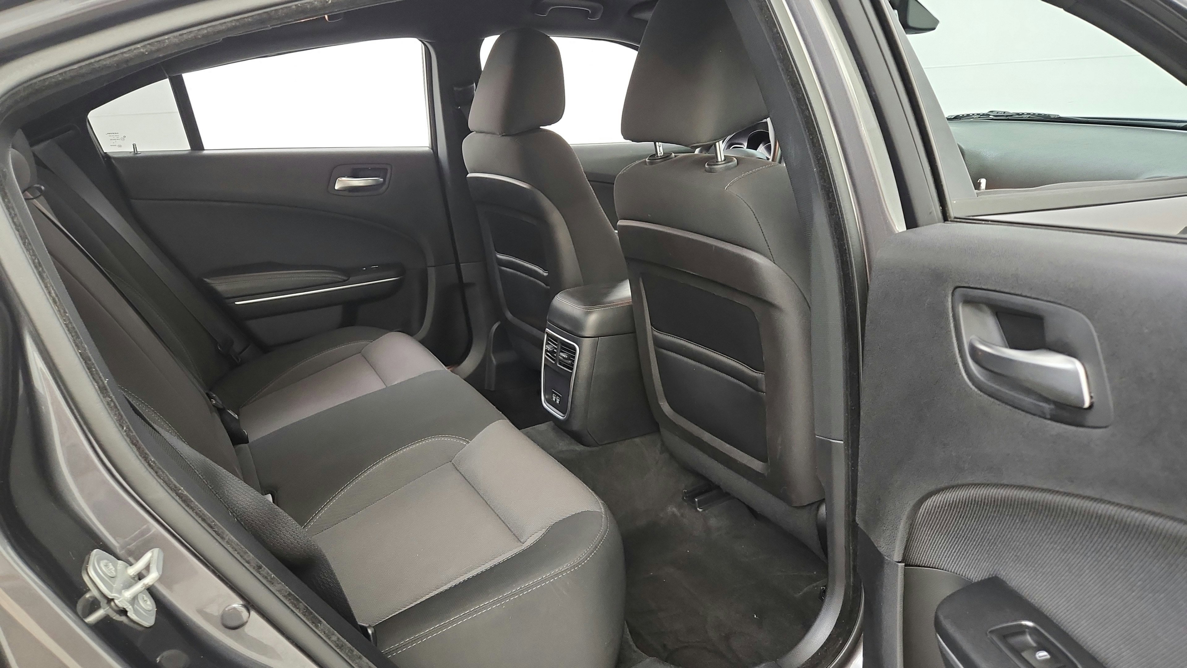 Used 2015 Dodge Charger SE RWD image 29