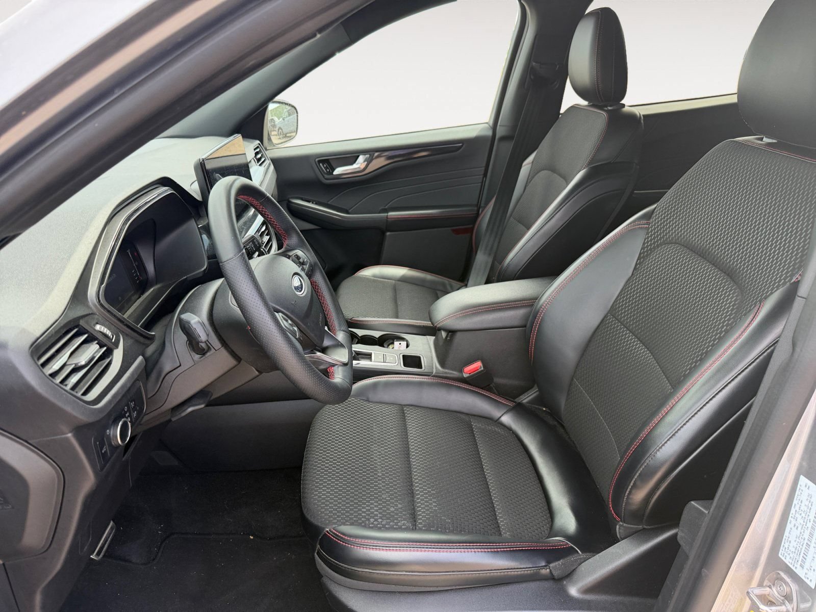 Used 2024 Ford Escape ST-Line w/ Tech Pack #1 FWD image 9