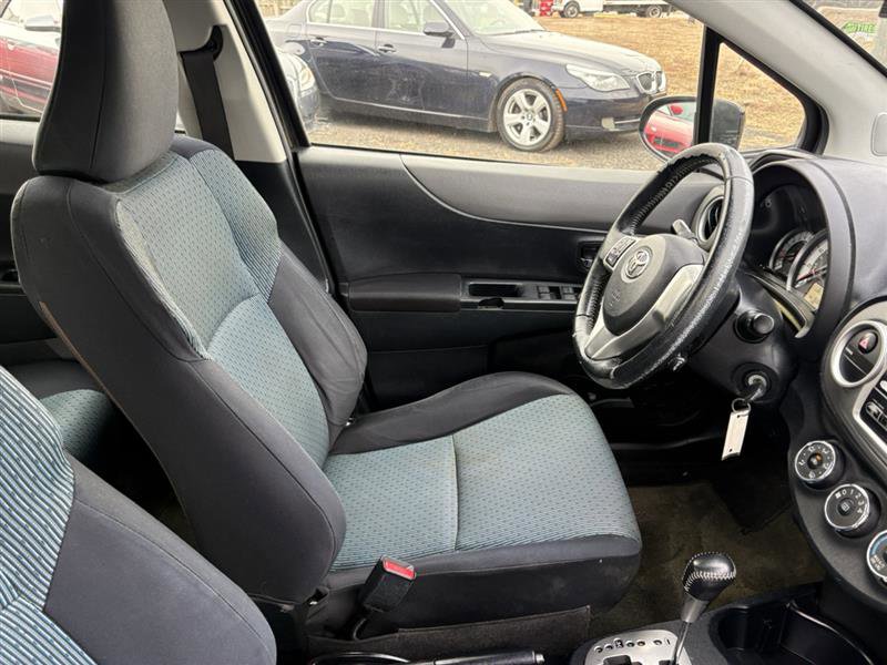 Used 2012 Toyota Yaris SE image 21