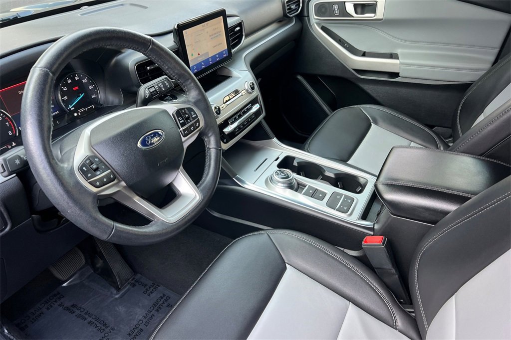 Used 2022 Ford Explorer XLT w/ Equipment Group 202A image 12