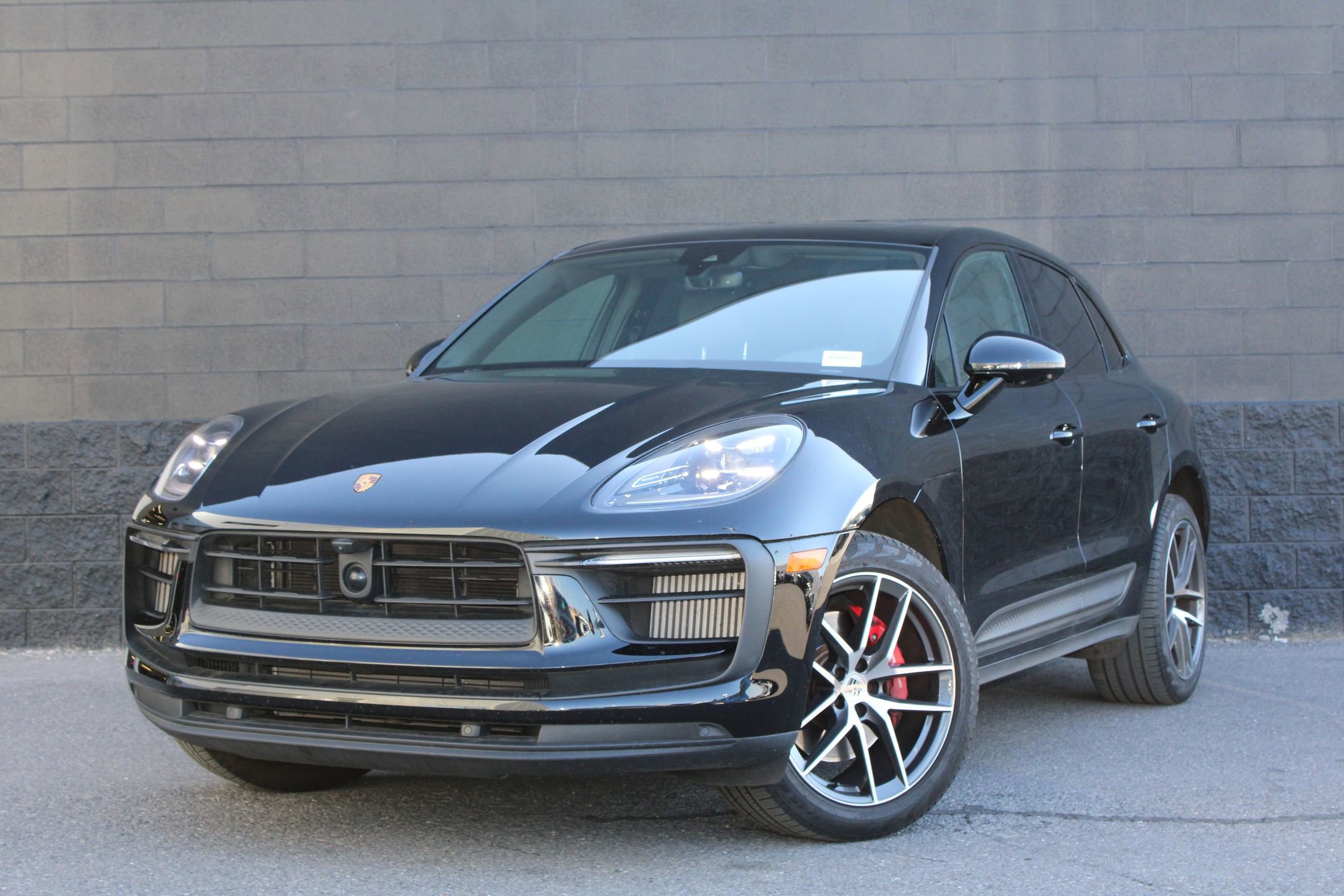 Certified 2023 Porsche Macan S image 1