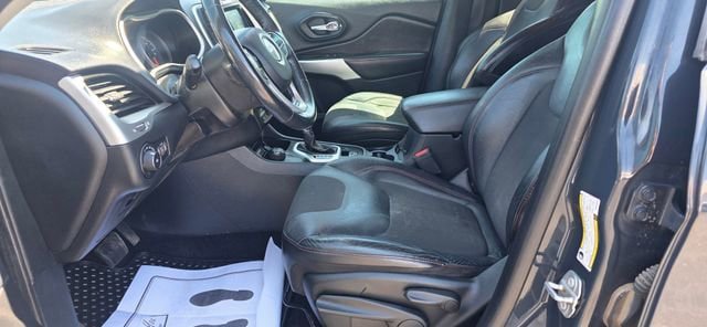 Used 2017 Jeep Cherokee Trailhawk w/ Cold Weather Group AWD/4WD image 10